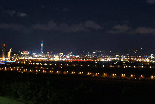 面积不大,但平均1平方公里就生活上万人