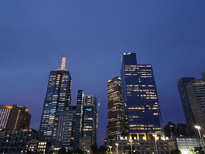 三星S10+拍照评测:能否拍出黑夜的五彩斑斓