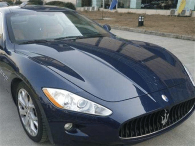 玛莎拉蒂被三轮车撞出大窟窿,三轮车主:你这车还不如日系车呢!