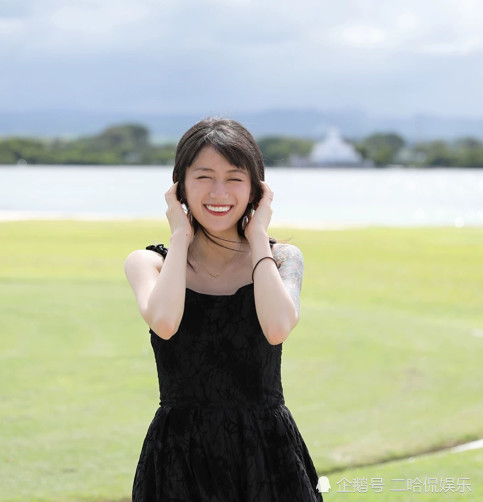 有一种姿势叫黑尾酱的萝莉跪,虽然很简单,一般人却模仿不来!