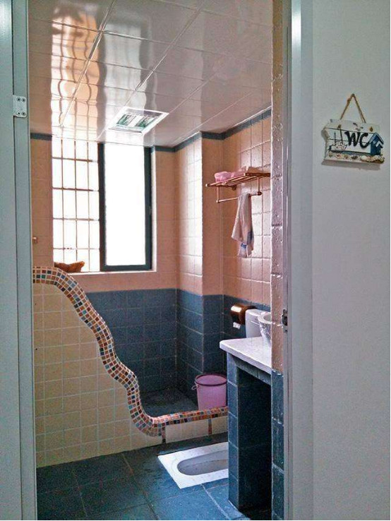 现在非常流行做矮墙设计,同样可以起到干湿分离的作用,而且还可以挡水