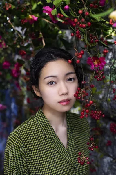 宫泽理惠饰演正妻津岛美知子,两个情人太田静子和山崎富荣分别由泽尻