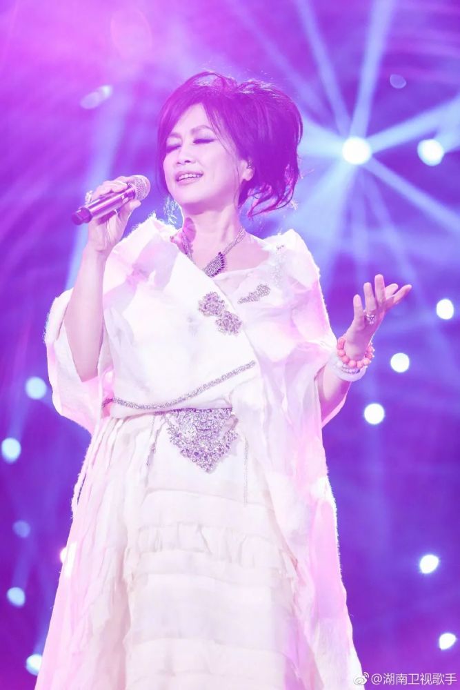 比如:齐豫演绎了歌曲《欢颜》之后,微博大v「耳帝」给出了超高的评价