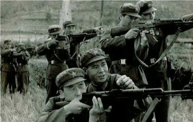 中越战争中,解放军这两名连长的做法让