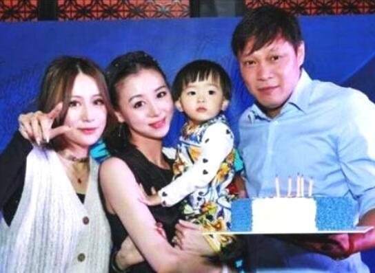 中国足球脸都不要了 又刷屏?范志毅老妈和女