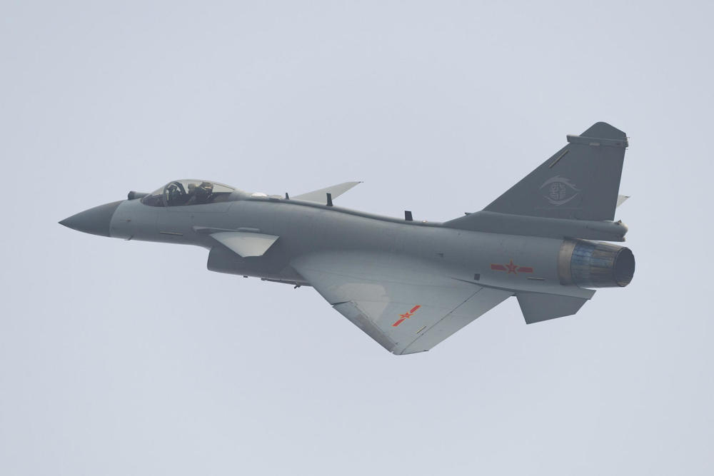 祝贺生日快乐:21年前的昨天,歼10一飞冲天,震撼世界