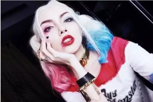 扮演小丑女的明星,陈美嘉美出新境界,而她美颜开十级还是辣眼!