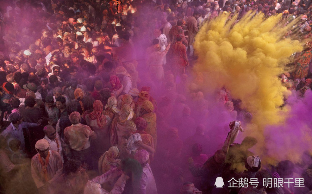 印度人民欢庆洒红节却忙坏警察,一天接1156