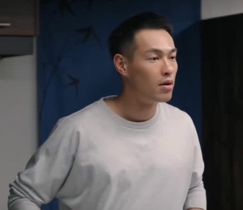 都挺好:有谁注意到阿奇?不只是饭馆服务员,与小石还有这层关系