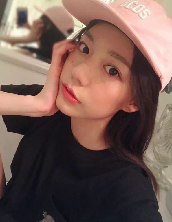 綦建虹早年靠珠宝生意起家,此后又开始代理宾利,兰博基尼等豪车在国内