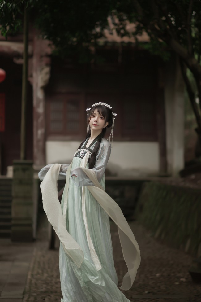 草莓果冻王奕萌穿上汉服的样子,仙气满满的,这谁顶得住啊!