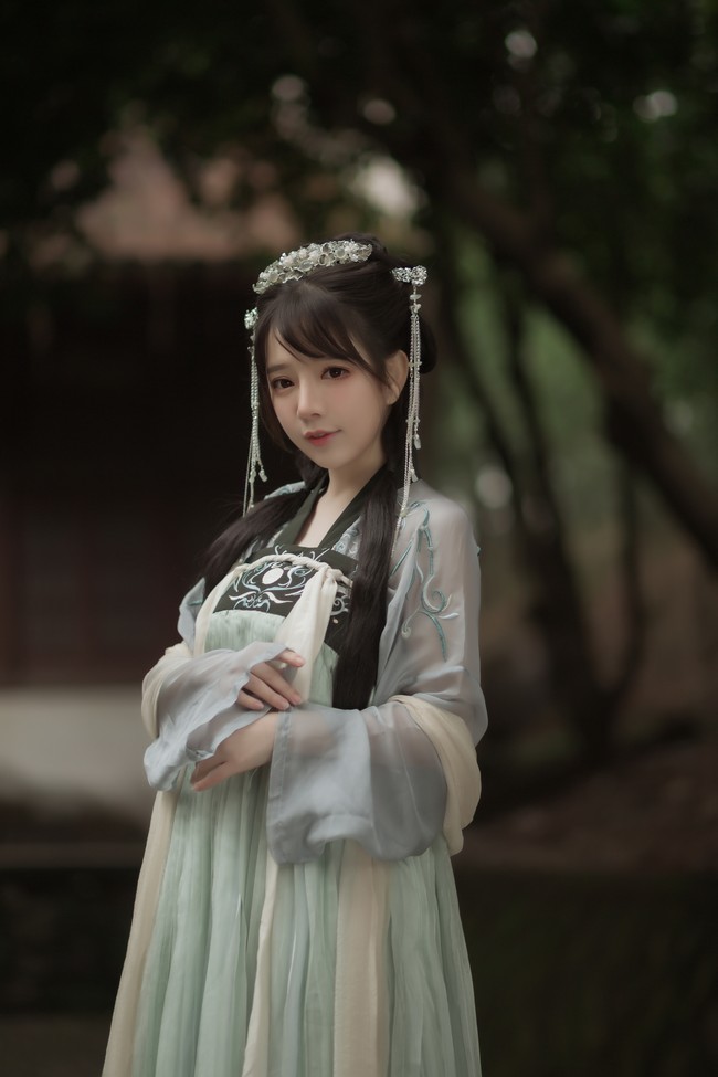 草莓果冻王奕萌穿上汉服的样子,仙气满满的,这谁顶得住啊!