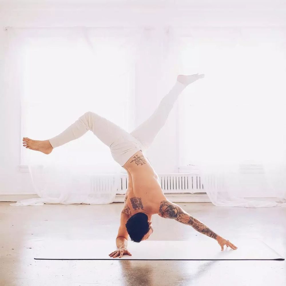 瑜伽美图男人瑜伽真是帅炸了