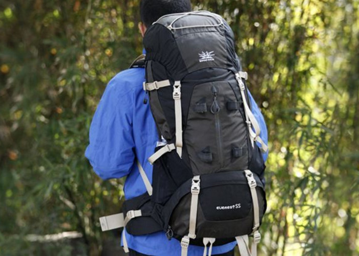 出门旅游聪明人都背"登山包",网友:这才是会旅游的人