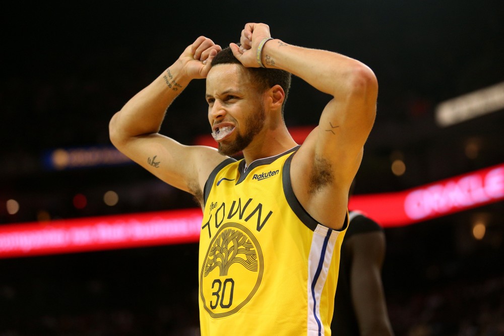 库里复出砍26 9杜兰特两双 勇士擒活塞取50胜