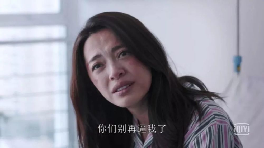 女主是姚晨扮演的苏明玉,被重男轻女的父母忽略,18