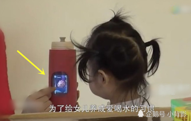 包贝尔到底多有钱?女儿的水杯还能看电视,搜出