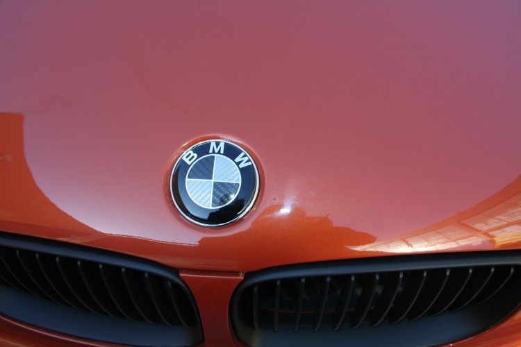 宝马新车标,蓝天白云将成为过去式,网友:新车标更帅气!