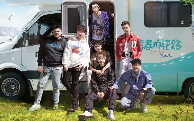 在百分九新综艺中王思聪送尤长靖去机场提起他队友满脸嫌弃