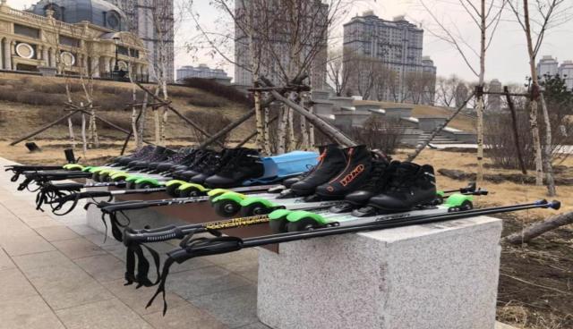 哈尔滨人开始玩"陆地飞行术"了!运动名称"越野滑轮"