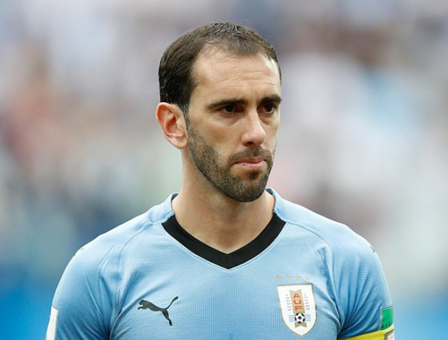 乌拉圭:1-穆斯莱拉,2-吉梅内斯,3-戈丁,4-冈萨雷斯,5-维西诺,7-洛德伊