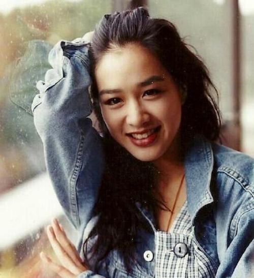 钟丽缇|闺话丨出道30年，经历三段婚姻，50岁的钟丽缇，为什么依然少女？