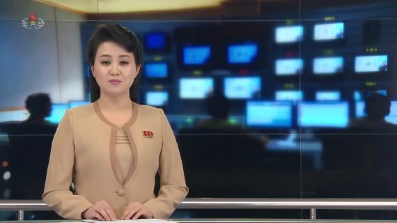 朝鲜中央电视台采用特殊拍摄方式制作新闻节目,女主播直播背景被换成