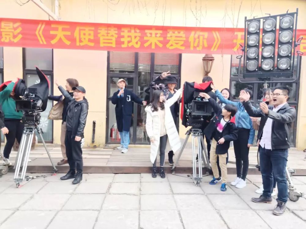 贾梓洺挑战新角色科幻爱情电影《天使替我来爱你》热拍