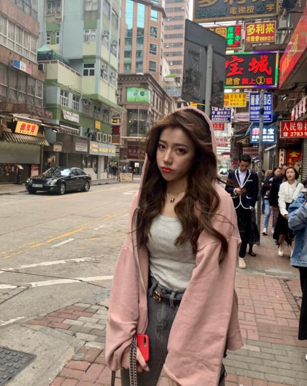 抖音舞蹈网红regina大艺靠着一双大长腿揽收数百万粉丝