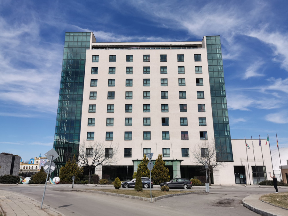 华为P30 Pro外媒评测:性能输苹果和三星 拍照