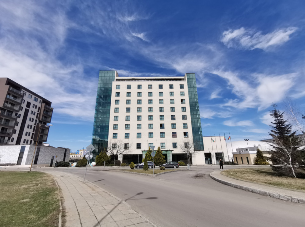 华为P30 Pro外媒评测:性能输苹果和三星 拍照