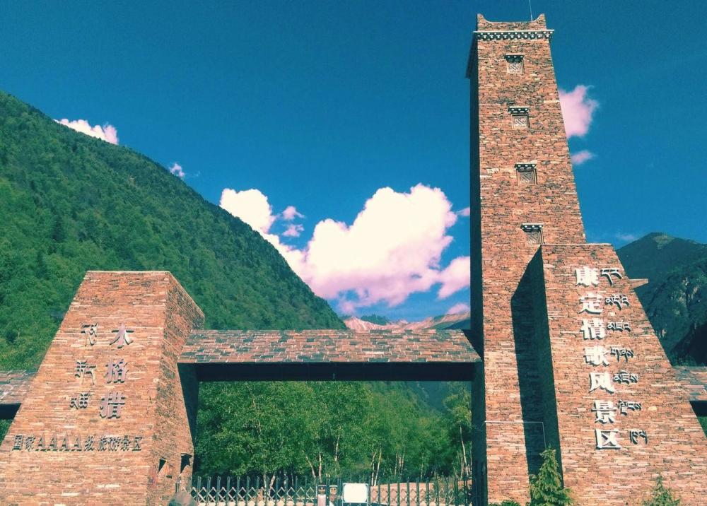 春季四川旅游推荐——康定情歌"木格措"风景区