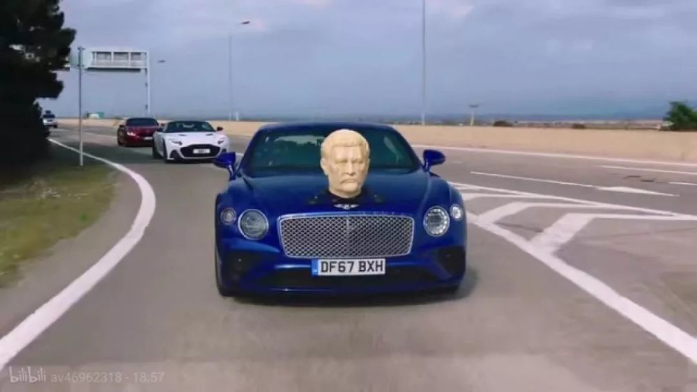 街头现身挂"人头"车标的500万豪车,网友:这立标还是头回见