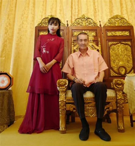 怪不得李子柒一直穿棉麻裤子,看到她穿裙子的真实腿型,瞬间明白