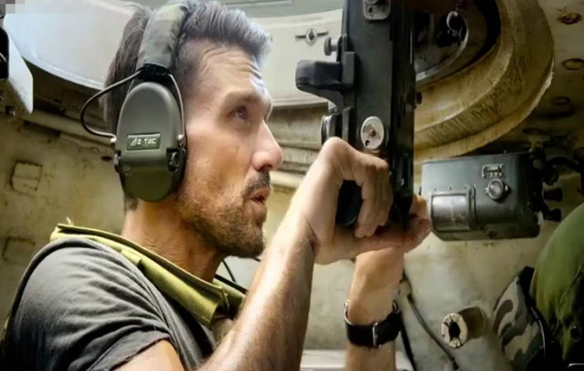 战狼2美国雇佣军跟红巾军之间究竟是什么关系99都忽略