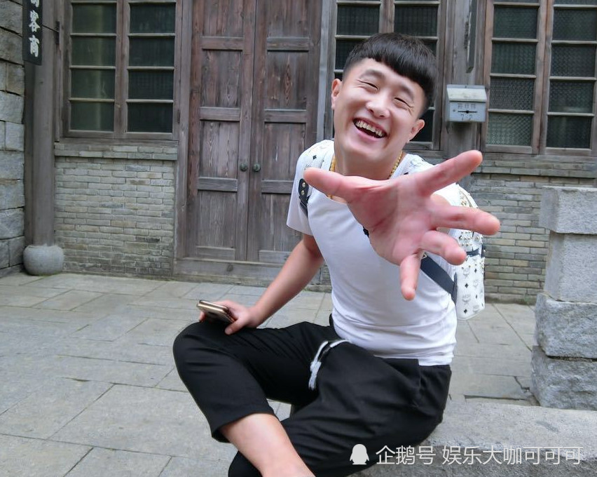 张二嫂直播大放狠话,针对全快手逆徒事件发声:小心让你倾家荡产