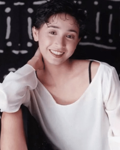 "冻龄港姐"吴婉芳近照曝光,51岁逆生长,肤白貌美似少女