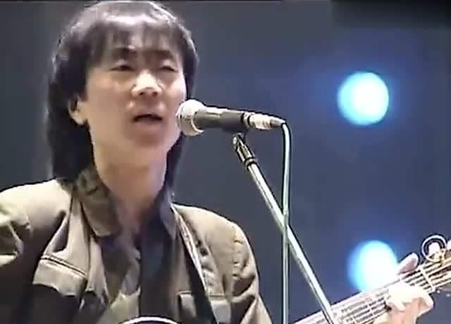 在KTV要唱的10首摇滚歌曲,不怕你跑调,就怕你