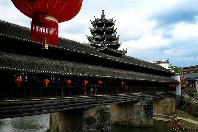 古色古香的寨市古镇,虽有千年的历史,但却并不受人们待见