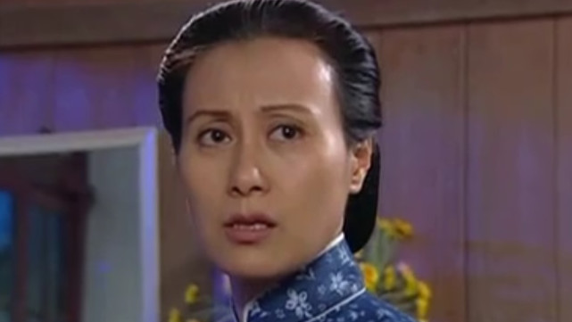 文佩对陆振华直呼其名嚣张的雪姨却叫老爷这细节有深意