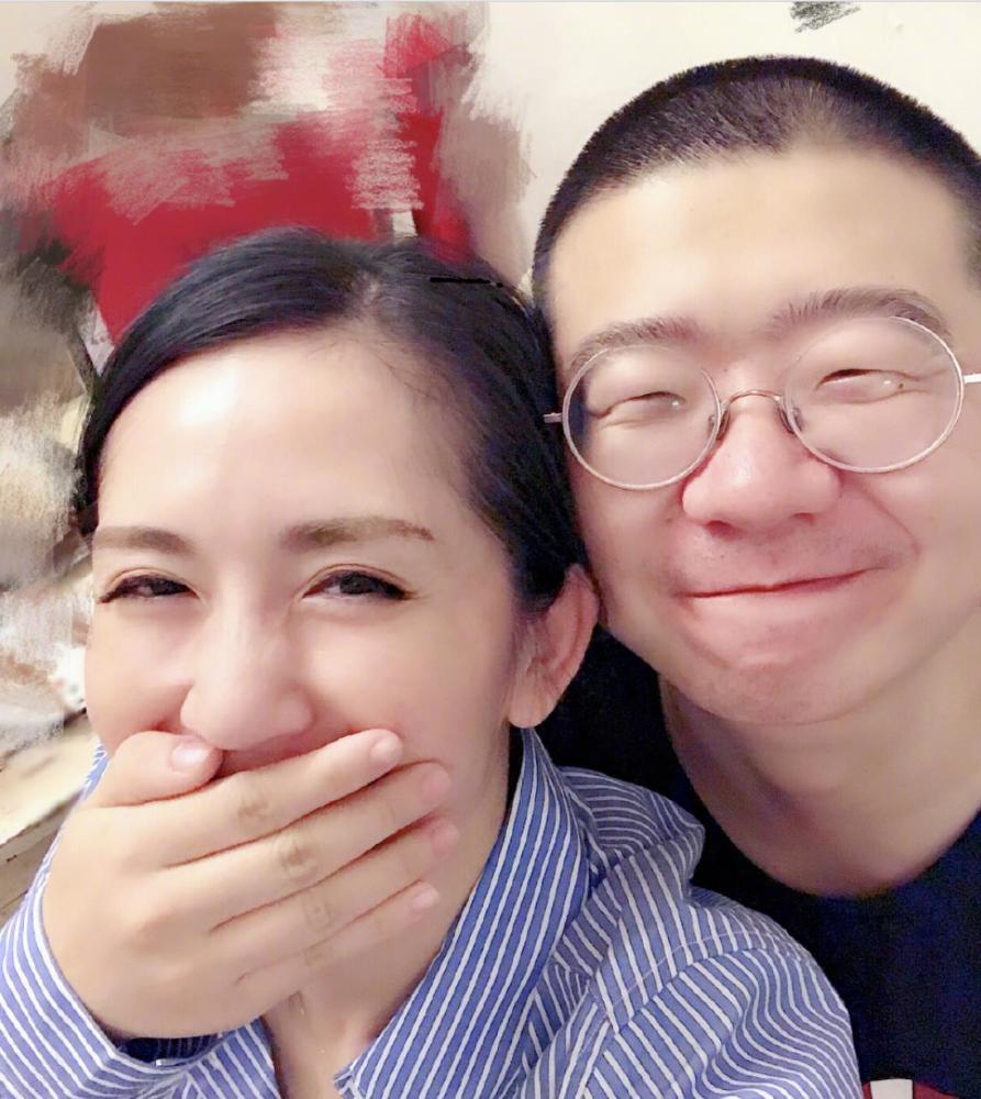 谢娜"封杀梗"?大哥二弟晨哥关系很好!张碧晨:此处需要瓶红酒