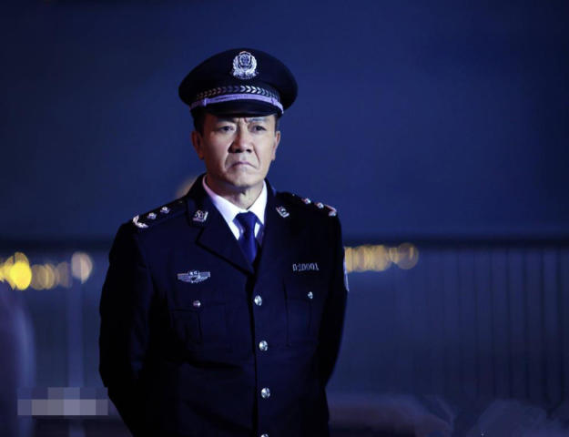 平日作风风流的许志逸的妻子被害,刑警 葛大杰(李幼斌饰)和队长仇