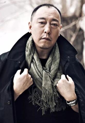 "苏大强"倪大红到底有多敬业?拍《战狼》时被炸伤依旧纹丝不动