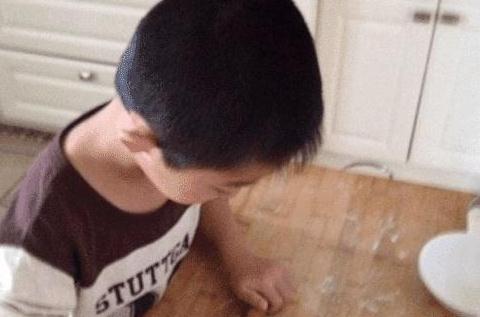 带你看看于谦住的豪宅,内部装修很普通,有几百平方私人牧场