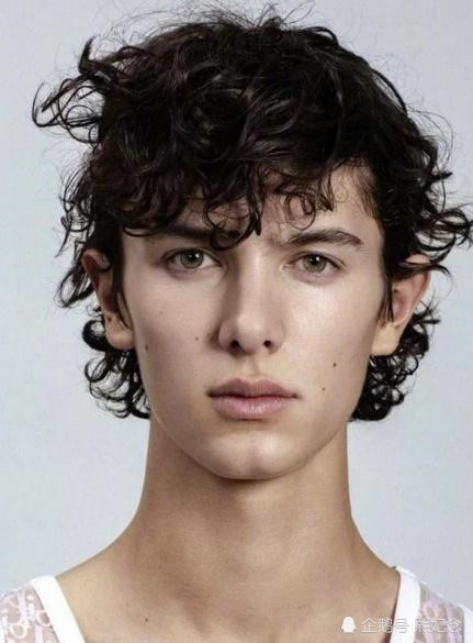 丹麦王子尼古拉,19岁新晋男模欧洲王室最帅单