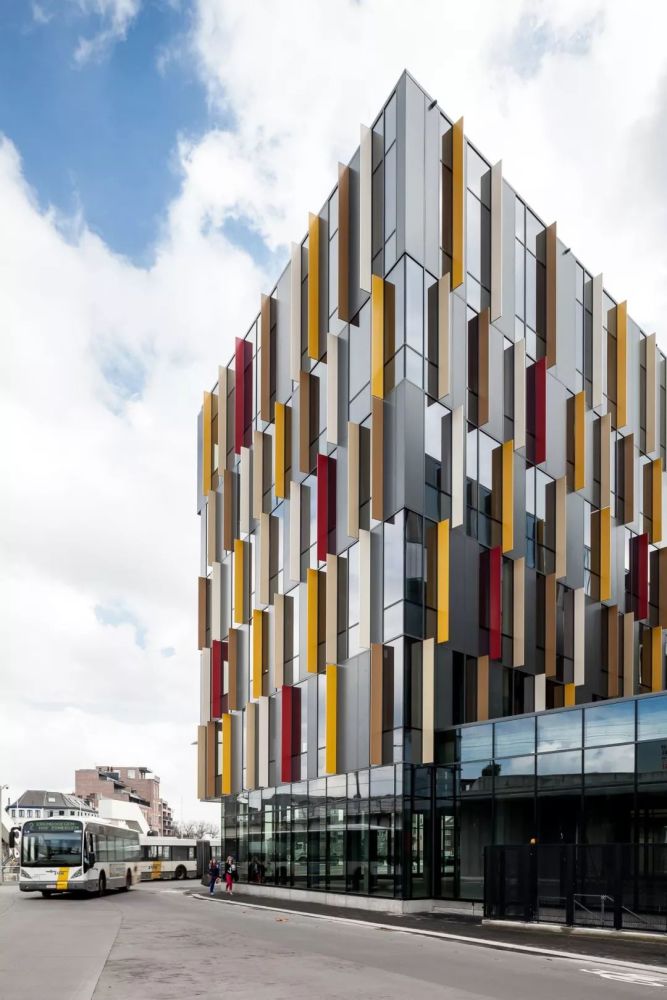 建筑立面中的 "▏▎▍▏▎▍▏▎▍"