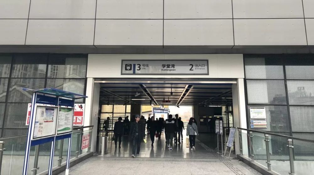 鱼洞,鱼胡路轻轨站大升级,还将配上充电宝!这些改变你发现了吗?