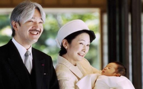 宽仁亲王葬礼雅子妃带病出席,纪子妃一家在外度假,这是飘了?