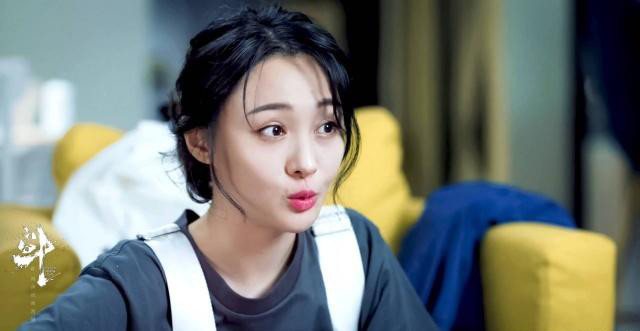 根据郑爽爸爸的话来看,郑意涵这个名字曾经被小爽用了许多年,但是后来