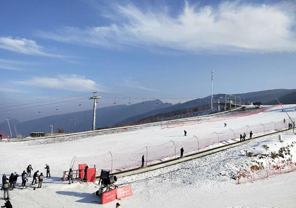 巩义嵩顶滑雪场